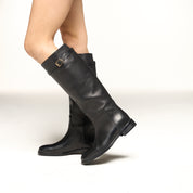 Stivale a tubo in vitello con cinturino e elastico posteriore - Modello 4714