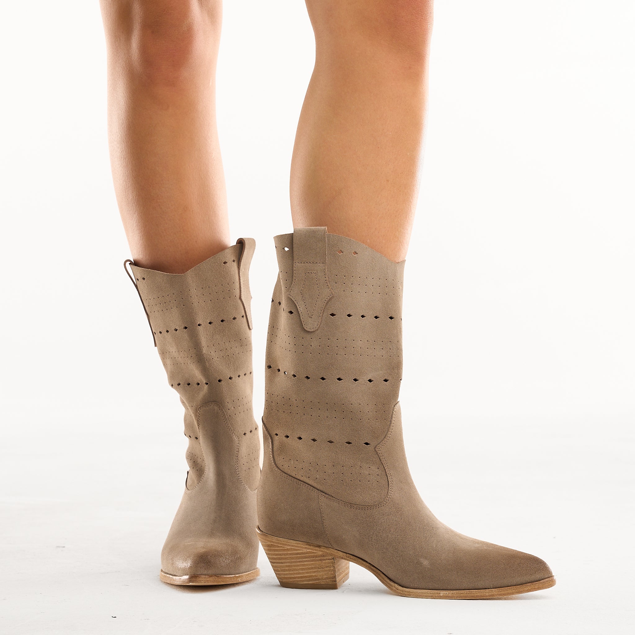 Stivaletto scamosciato - Modello DTF10